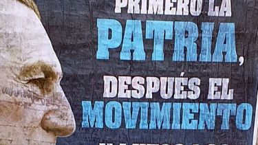 Los carteles que aparecieron cerca del Congreso. Foto: gentileza 