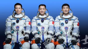 Astronautas chinos regresan a la Tierra tras misión espacial récord de 90 días