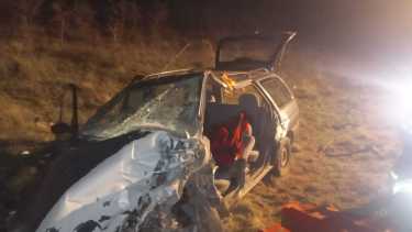 Un profesor en grave estado luego de un accidente sobre la Ruta 22. Foto: Néstor Salas 