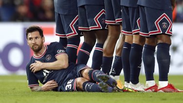 Muchos creen que "el cocodrilo" se inventó justamente por la pegada de Messi en los tiros libres. 