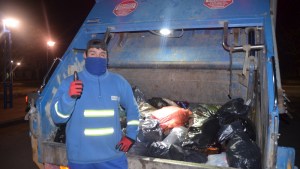 Cristian, uno de los recolectores de residuos de Roca que limpió la ciudad día y noche en pandemia