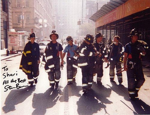 Steve Buscemi, el primero desde la izquierda, durante la jornada del 11-S.