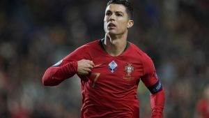 Cristiano Ronaldo metió un doblete y rompió el récord de goles en selecciones