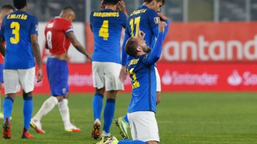 Everton Ribeiro hizo el gol del triunfo para Brasil.