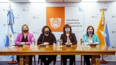 En la conferencia, Vizzotti anunció el estudio sobre la efectividad de las vacunas contra el coronavirus. (Gentileza).-