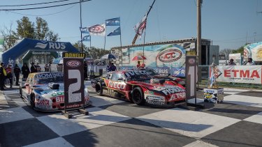 Manu y su auto adelante de todos. Urcera y una victoria que lo mantiene con chances de pelear el campeonato. 