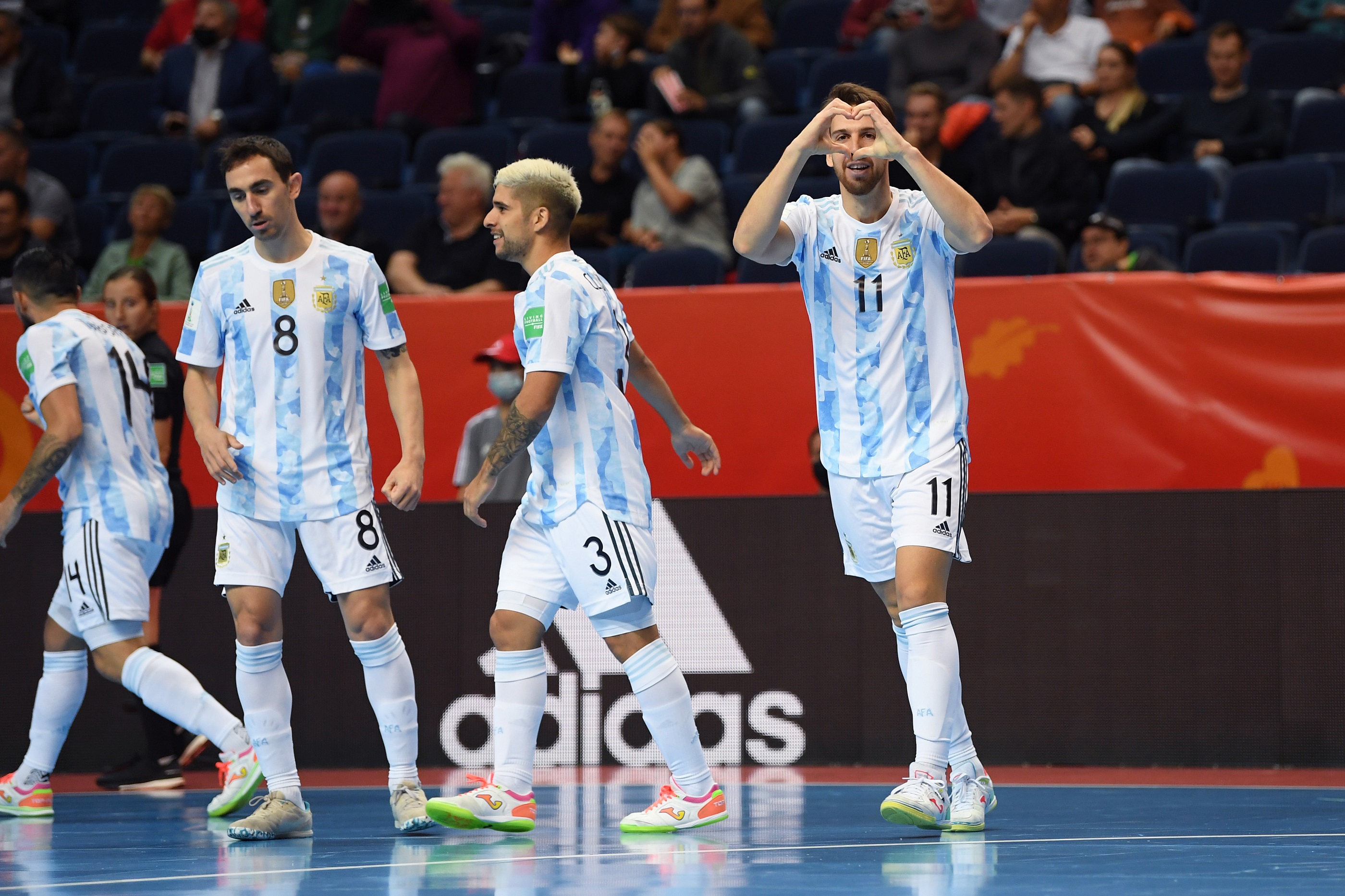 Argentina hizo valer su jerarquía en el debut.