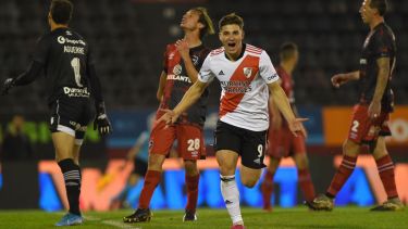 Álvarez, genio y figura de River en la goleada a Newell's.