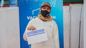 Comenzó la vacunación a jóvenes de 17 y sigue a mayores de 18 en Neuquén