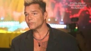 Ricky Martin se presentó a cara lavada en televisión y estallaron los memes: ¿se operó?