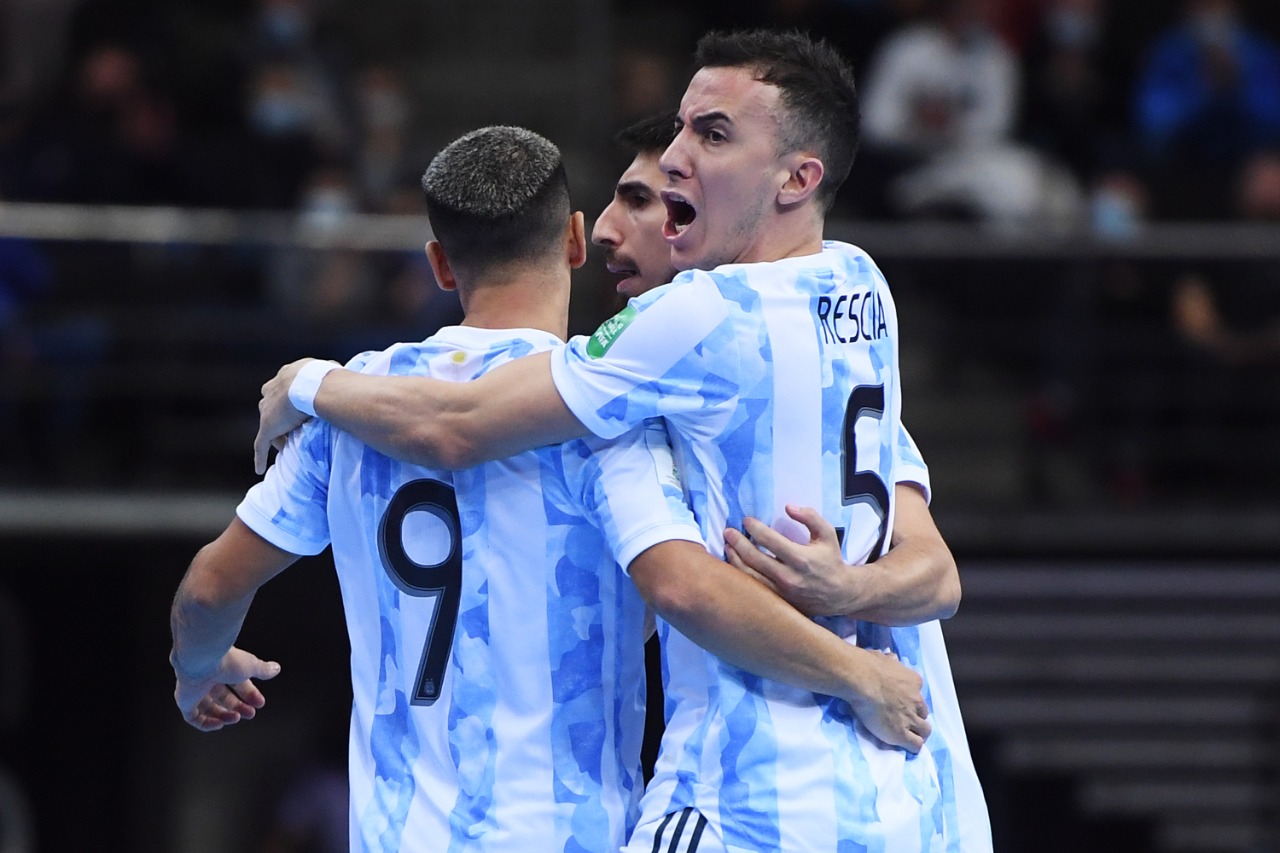 Argentina dejó afuera a Brasil en la semi del Mundial de Futsal. 