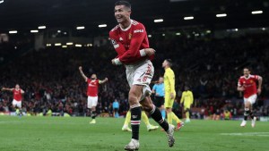 Cristiano Ronaldo, decisivo para el United en la Champions, donde Barcelona fue goleado