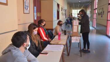 Las autoridades que hicieron la capacitación cobrarán más. Foto: archivo Yamil Regules.