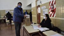 Imagen de Gaido votó y recordó el aniversario de Neuquén