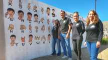 Imagen de Pintaron un mural en San Antonio para visibilizar la importancia de la lengua de señas