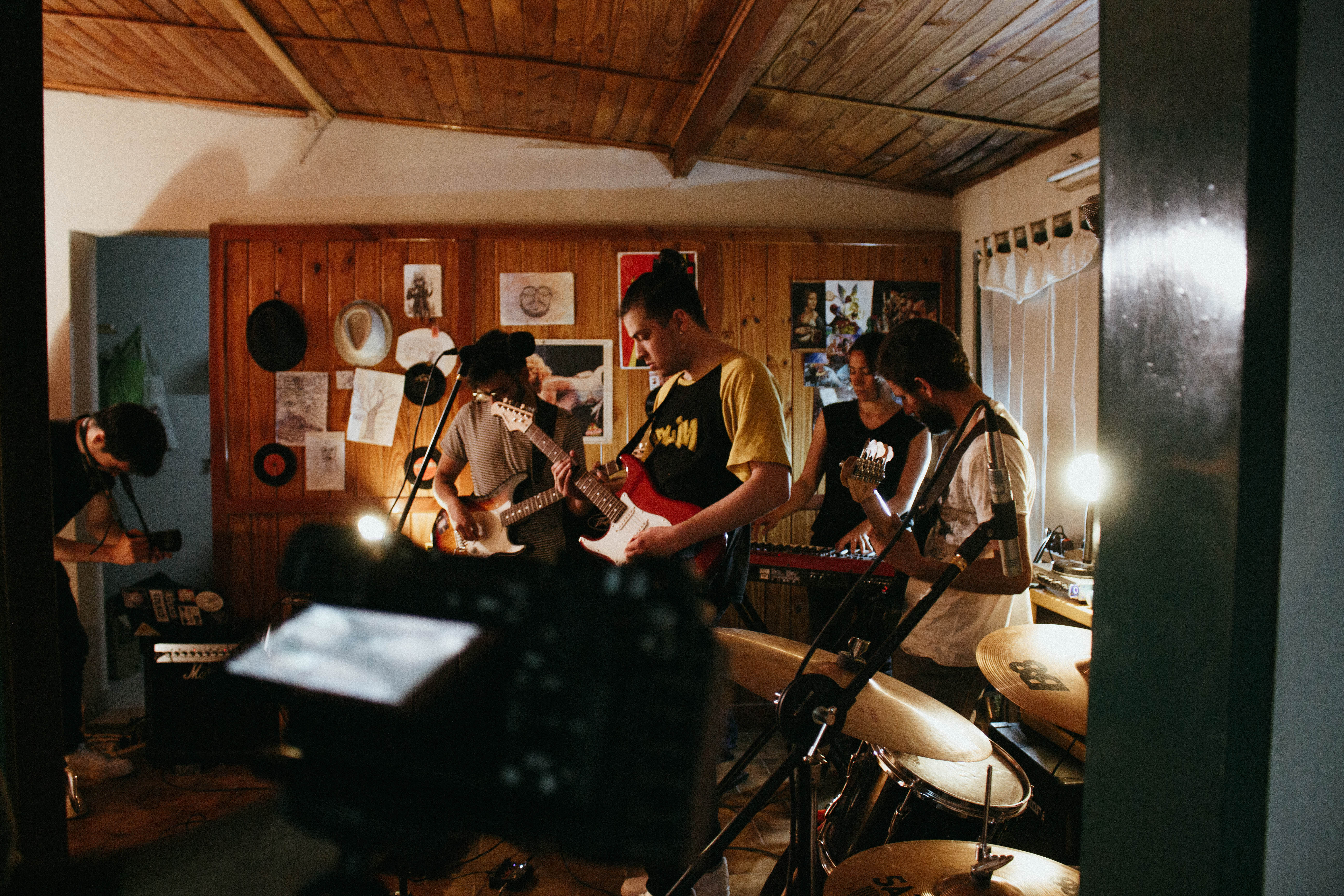 Inspirados en Tiny Desk, Kollage Sesiones generó treinta sets de música con bandas y solistas regionales.