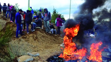 El reclamo por acceder a lotes sociales emergió en estos días y apuntó al gobierno municipal de Bariloche. Foto: Chino Leiva