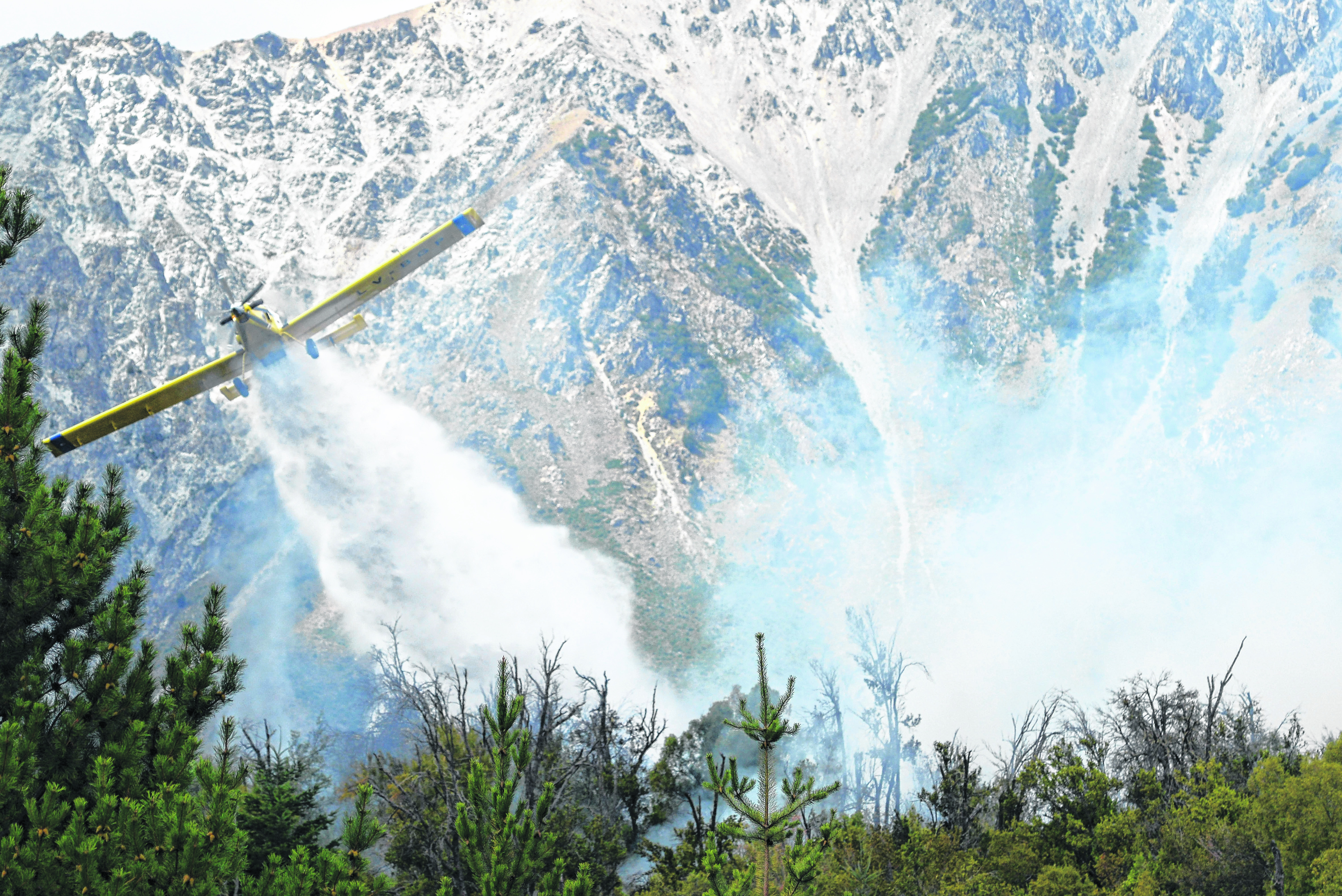 Los incendios en la Comarca Andina del verano pasado consumieron bosques y viviendas. Foto: archivo
