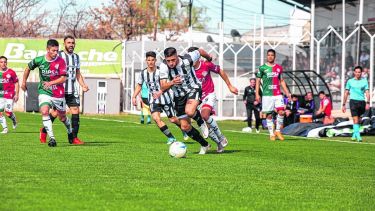 Zárate marca el rumbo en el ataque Albinegro y en los últimos partidos encontró un socio en Calderón. (Foto: Juan Thomes)