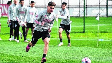 El Muñeco no definió quien acompañará a Álvarez en ataque.