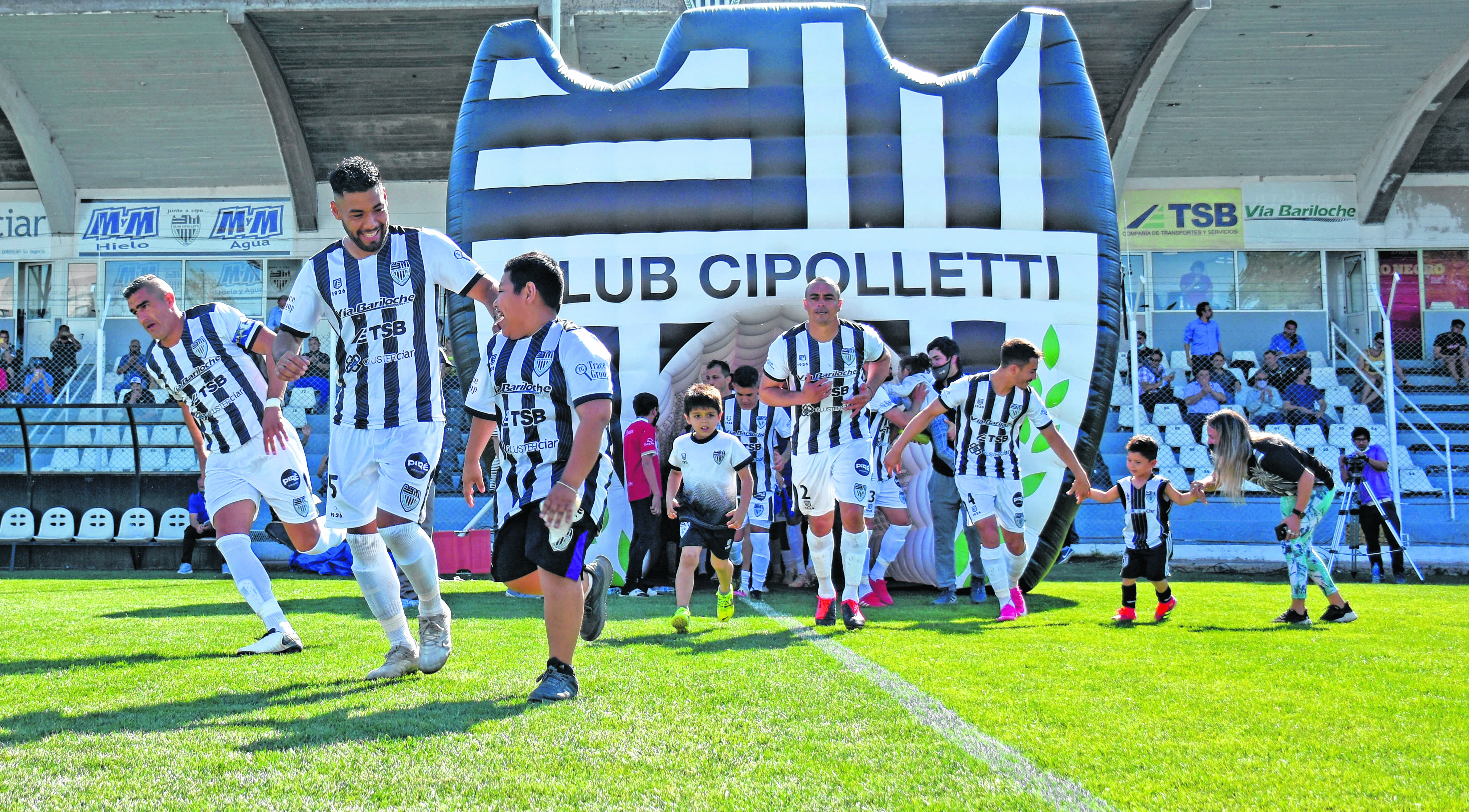 El debut de Cipolletti con césped natural fue el 29 de agosto pasado. 