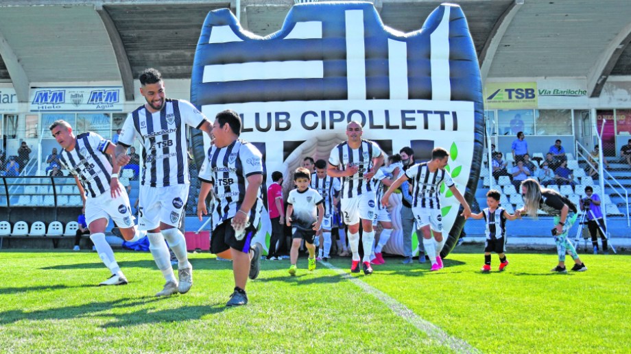 El debut de Cipolletti con césped natural fue el 29 de agosto pasado. 