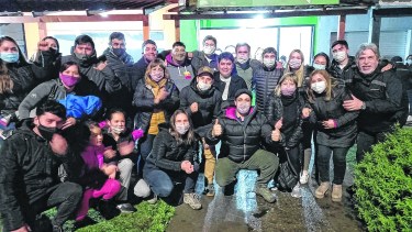 Los referentes de Juntos Somos Río Negro celebraron el triunfo en el local partidario. Foto: gentileza