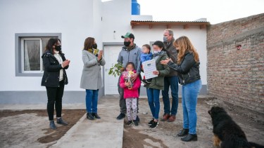 Uno de los actos realizados el 25 de agosto en Roca, que motivaron  la denuncia contra la gobernadora, el vicegobernador, dos ministros, una legisladora y un concejal.