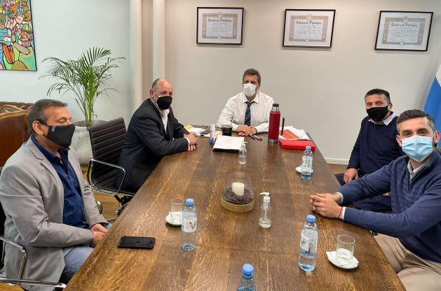 Sergio Massa recibió al intendente de Jacobacci en su despacho de la Cámara de Diputados. Foto: gentileza. 