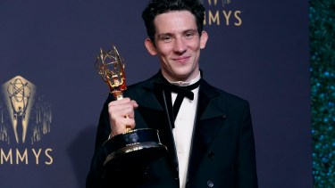 Josh O'Connor, ganador del premio a actor principal por su papel en "The Crown".

Foto: AP