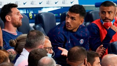 Messi reemplazado, la imagen poco habitual.