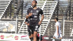 Cipolletti le ganó 1 a 0 a Villa Mitre y sigue con puntaje ideal en La Visera