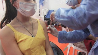 Los chicos menores de 18 siguen vacunándose. (FOTO: Oscar Livera)