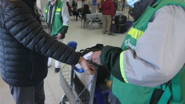 El aeropuerto de la capital provincial volvió a tener un intenso movimiento con las nuevas aperturas. Foto Oscar Livera