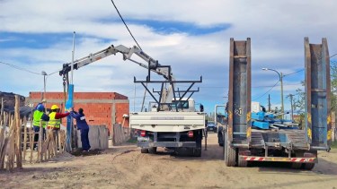 Los pilares domiciliarios se colocaron en lotes entregados en Chacra Monte.