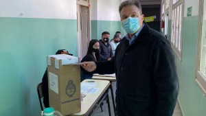 Eguía votó en Neuquén y denunció robo de boletas