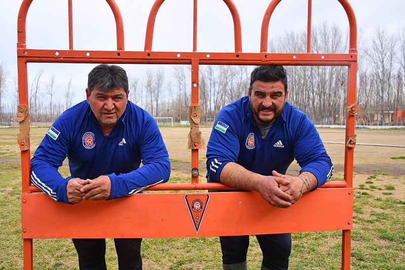 Jaime Morales y Cristian Maureira son los cancheros del Deportivo Roca. Fotos: Andrés Maripe