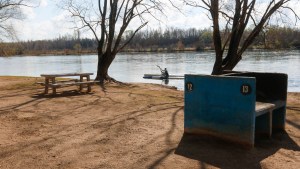 Le robaron a un taxista en Paso Córdoba y las interceptaron cuando intentaban escapar
