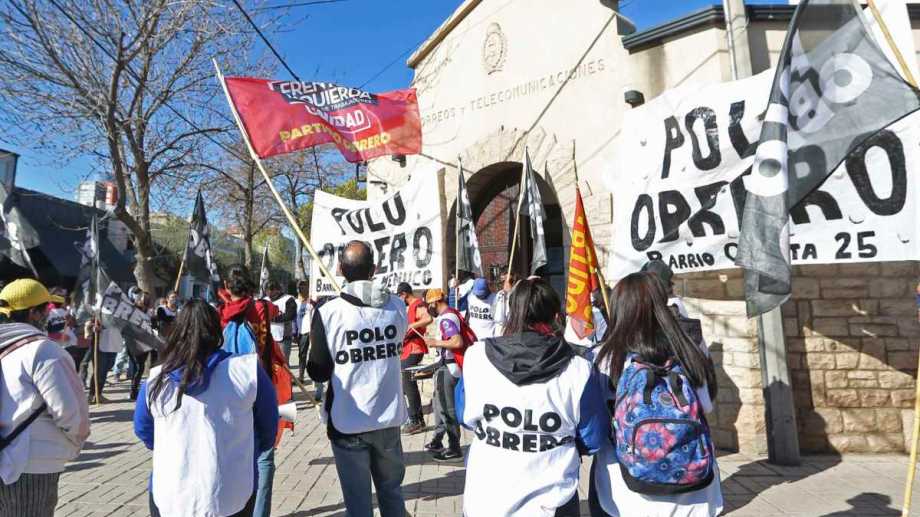 Los referentes del Polo Obrero también se movilizaron en Roca. (foto: Juan Thomes)