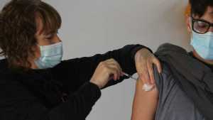 Esta semana, la vacunación covid llega al IUPA y a las escuelas nocturnas de Roca