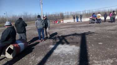 Los vecinos comenzaron el corte ayer por la mañana. Foto: Gentileza