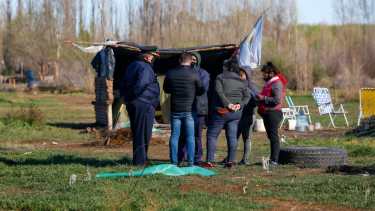 Las autoridades provinciales están negociando con los ocupantes. Foto Juan Thomes.