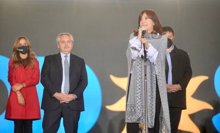 La vicepresidenta se dio cuenta de la pifia en vivo, y pidió que corten el momento. Foto: prensa CFK.-