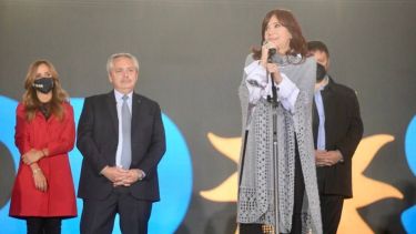 La vicepresidenta se dio cuenta de la pifia en vivo, y pidió que corten el momento. Foto: prensa CFK.-