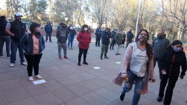 El sistema para organizar las filas en la Escuela 229 de Centenario. Foto: Oscar Livera