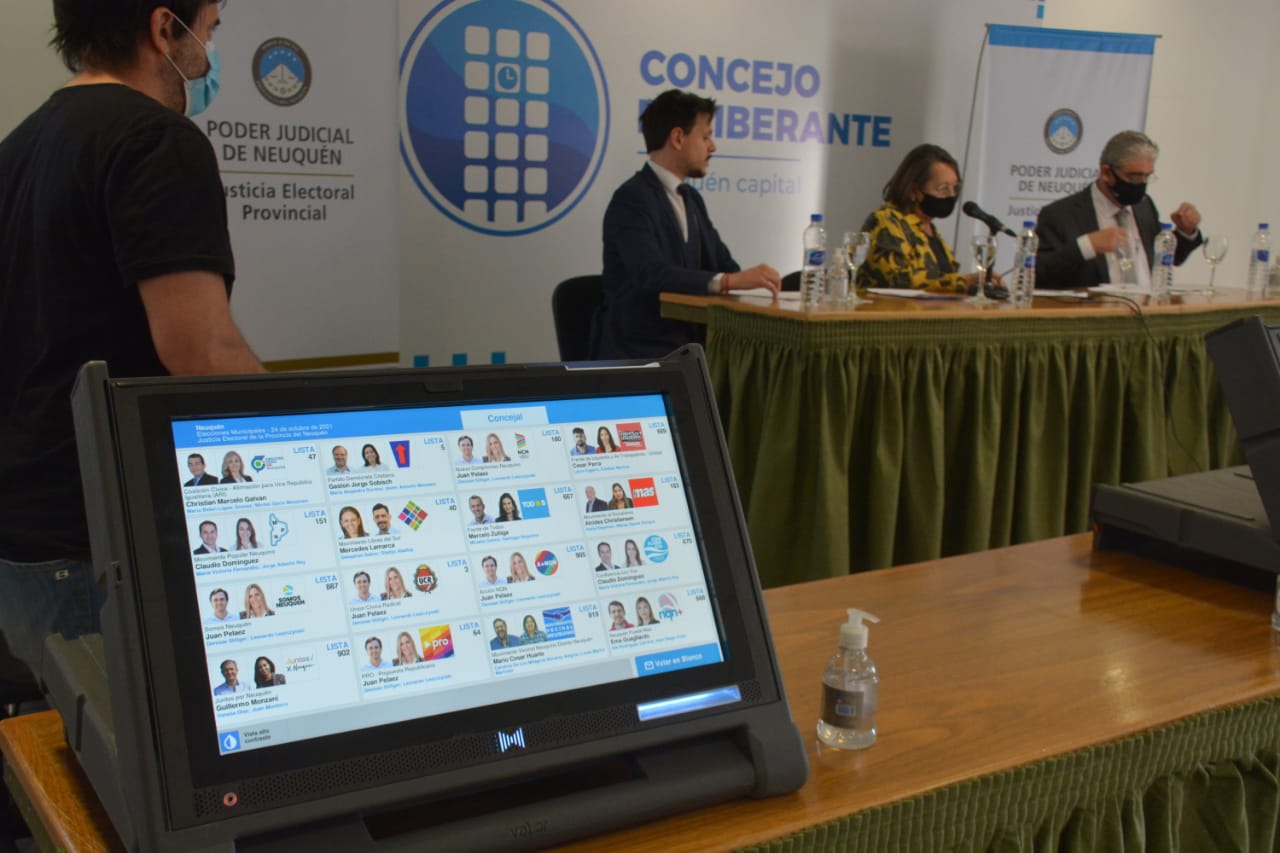 Las elecciones municipales en Neuquén serán con Boleta Unica Electrónica, con 16 partidos y alianzas (foto Yamil Regules)