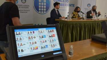 Las elecciones municipales en Neuquén serán con Boleta Unica Electrónica, con 16 partidos y alianzas (foto Yamil Regules)