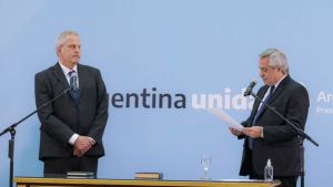 Video: el gesto de Jaime Perczyk, ministro de Educación, al jurar ante Alberto Fernández