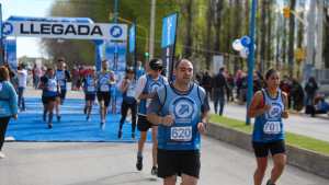 Con un buen marco de público, ya se disputa la Corrida Aniversario de Roca