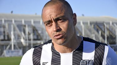 A Jara le quedó la marca de la patada que recibió antes del gol, arriba de su ojo derecho. (Foto: Florencia Salto)